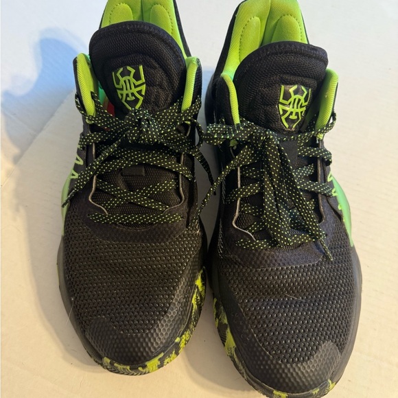 Men’s 10.5  Adidas Marvel x D. O. N. Issue 1 Stealth Spider Basketball Shoes - Picture 1 of 9